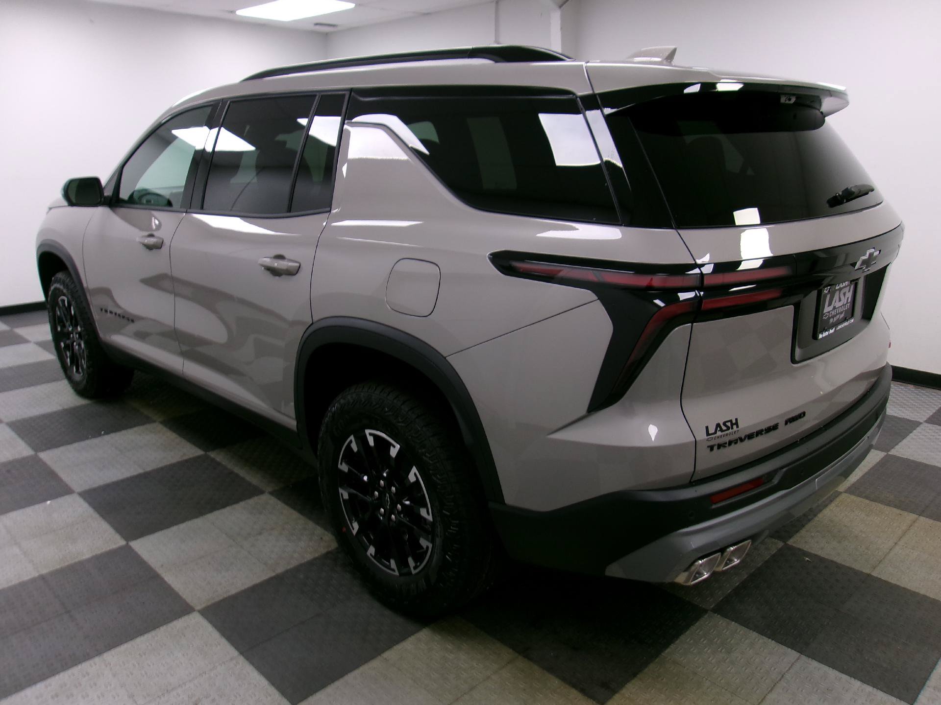 New 2026 Chevrolet Traverse Z71 w/ Driver Confidence Package AWD/4WD image 2