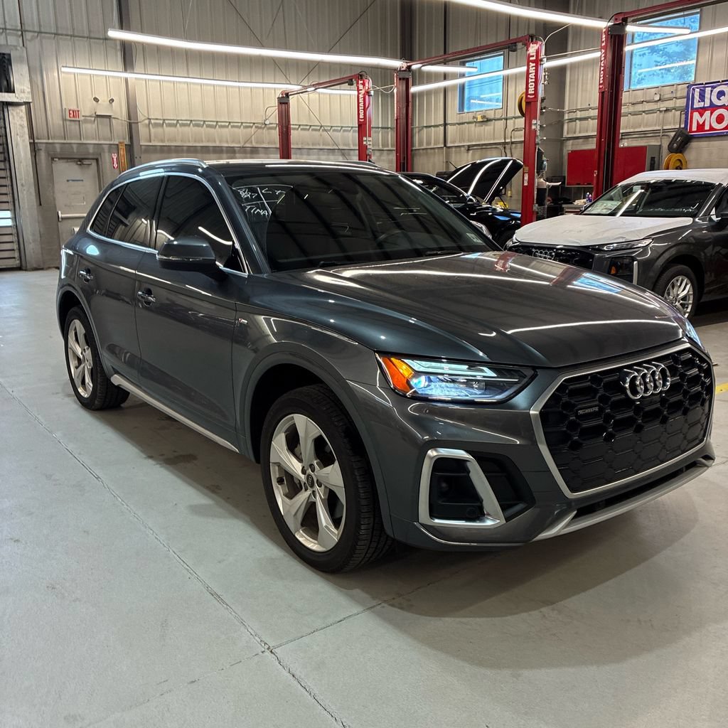 Used 2024 Audi Q5 2.0T Premium Plus w/ Premium Plus Package AWD/4WD image 3