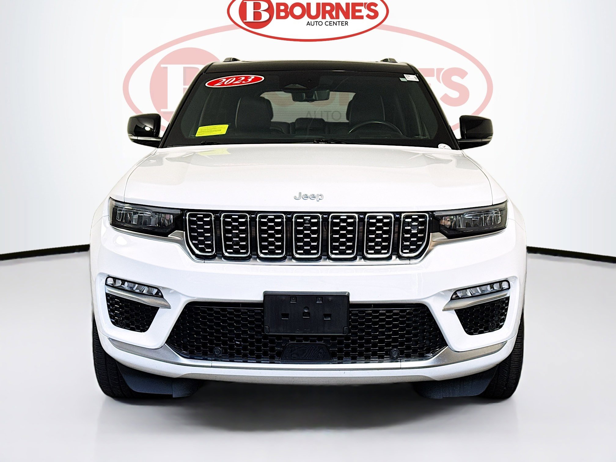 Used 2023 Jeep Grand Cherokee Summit AWD/4WD image 7