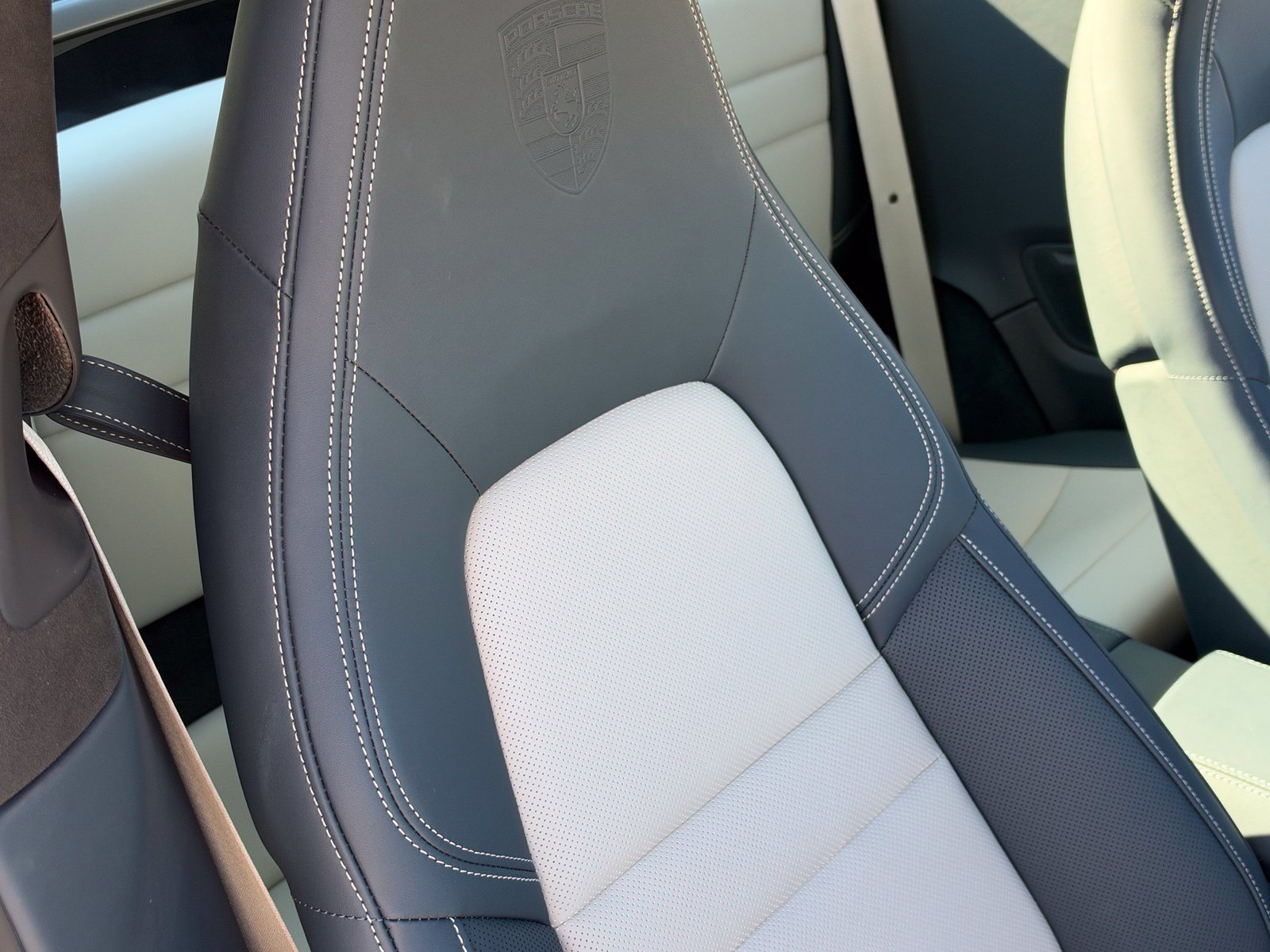 Certified 2024 Porsche 911 Targa 4 GTS AWD/4WD image 39