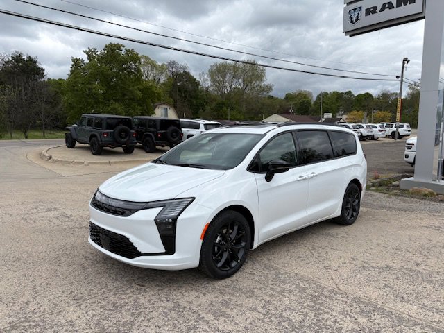 New 2027 Chrysler Pacifica Limited FWD image 1