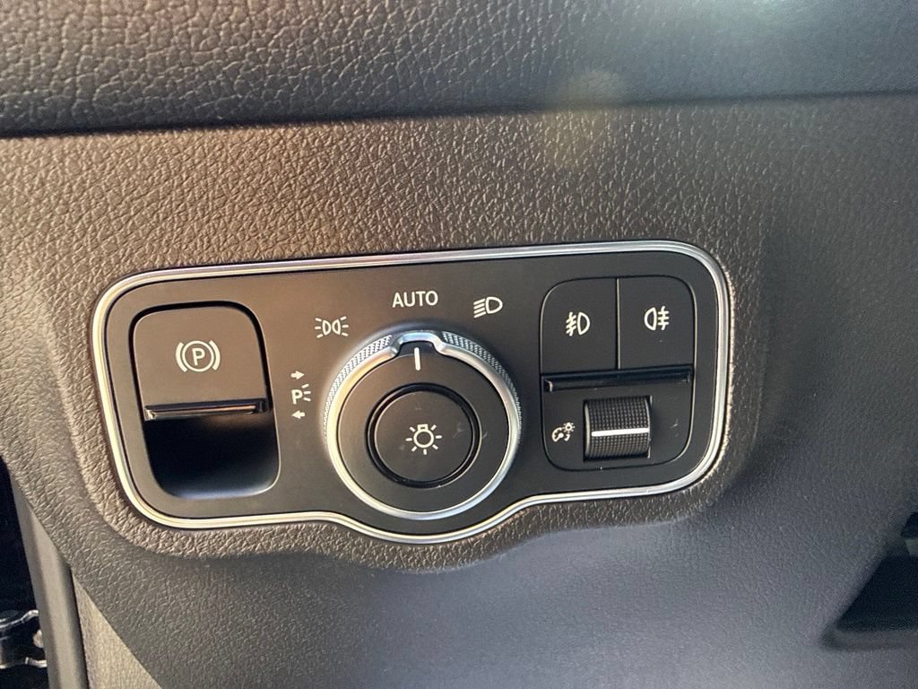 Used 2021 Mercedes-Benz GLB 250 4MATIC image 14