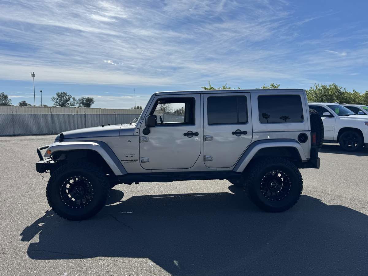 Used 2016 Jeep Wrangler Unlimited Sahara w/ Connectivity Group image 6