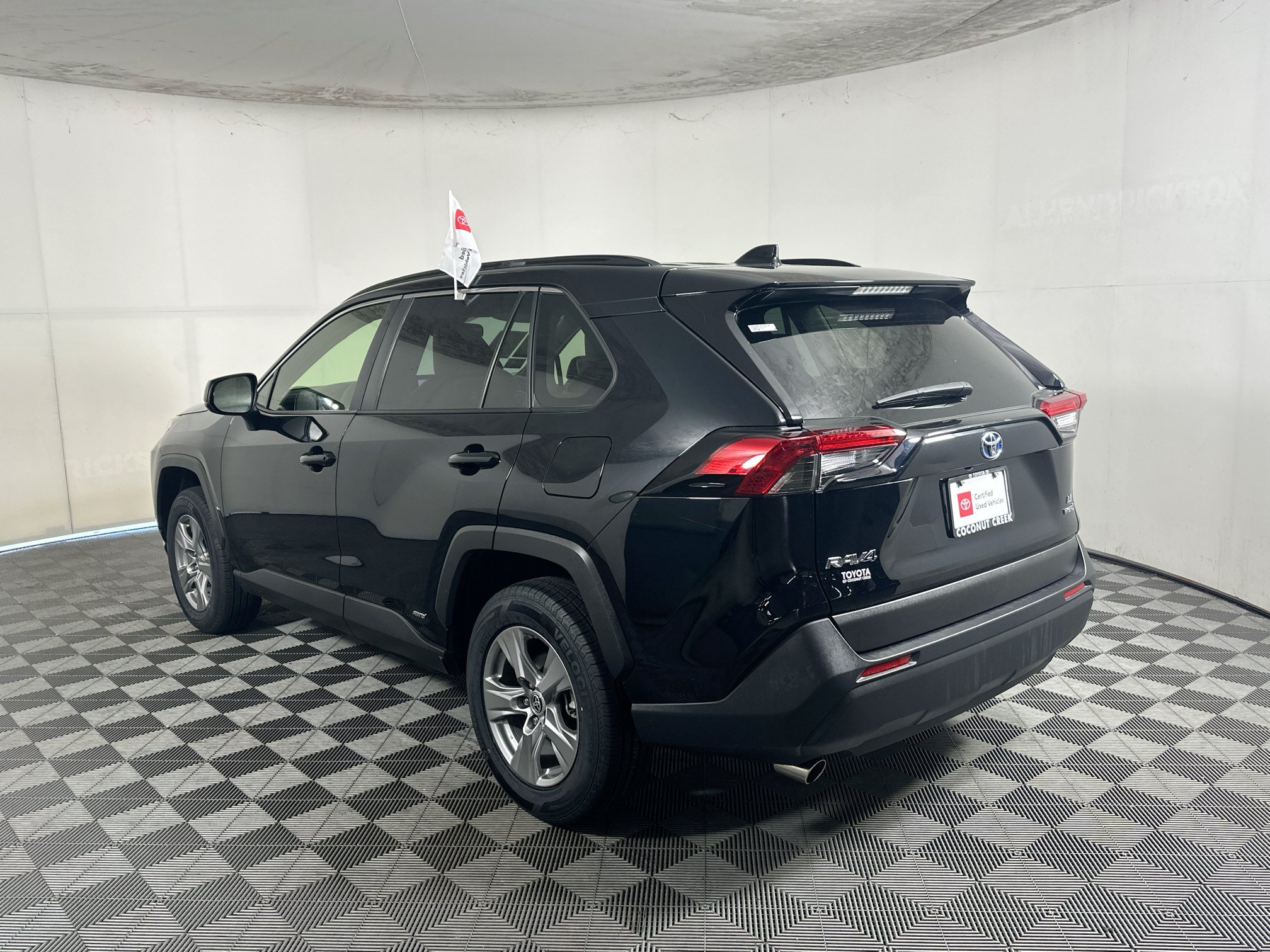 Certified 2023 Toyota RAV4 LE AWD/4WD image 5