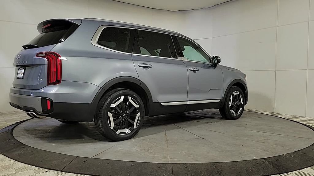 Used 2025 Kia Telluride S image 7