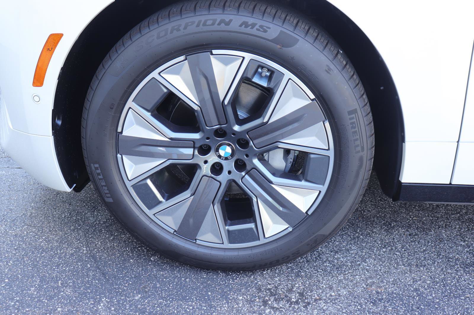 New 2026 BMW iX xDrive60 image 37