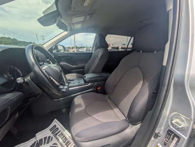 Used 2023 Toyota Highlander LE AWD/4WD image 10