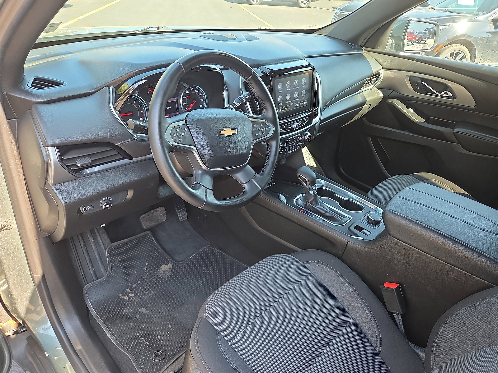Used 2023 Chevrolet Traverse LT image 15