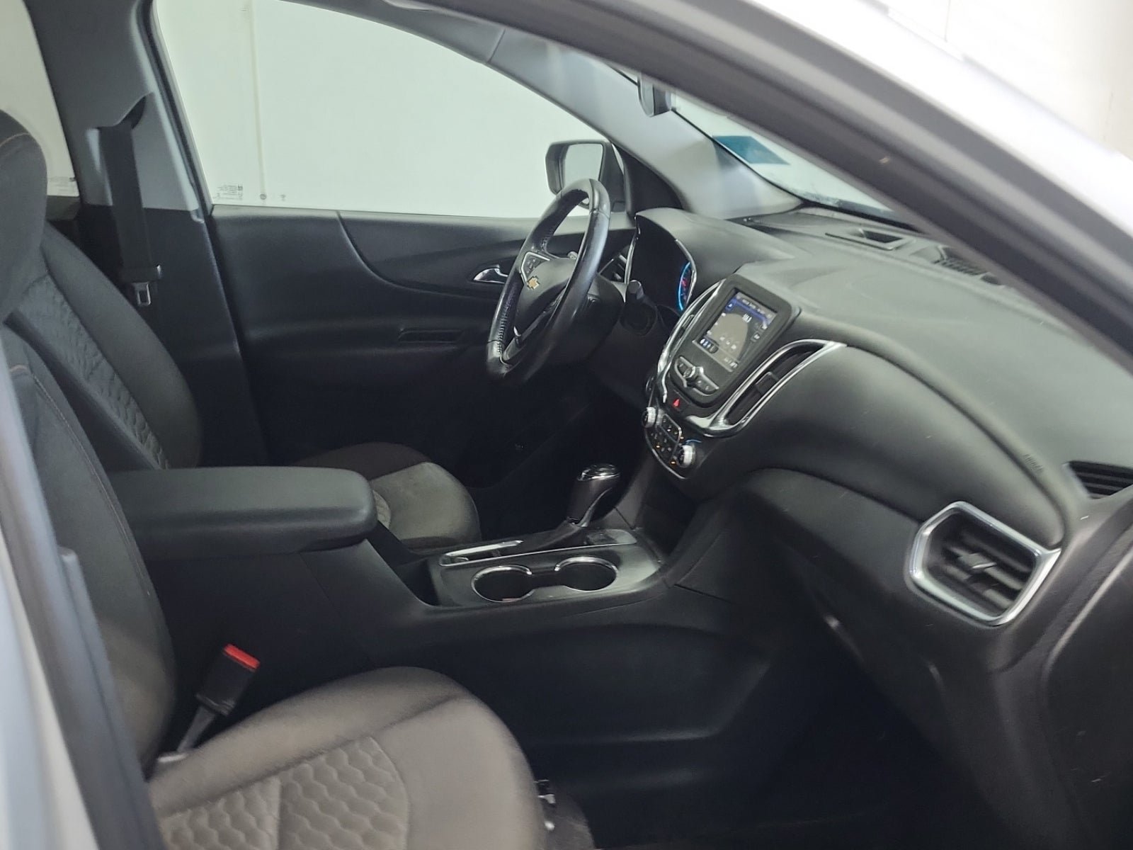 Used 2019 Chevrolet Equinox LT w/ Driver Convenience Package FWD image 8