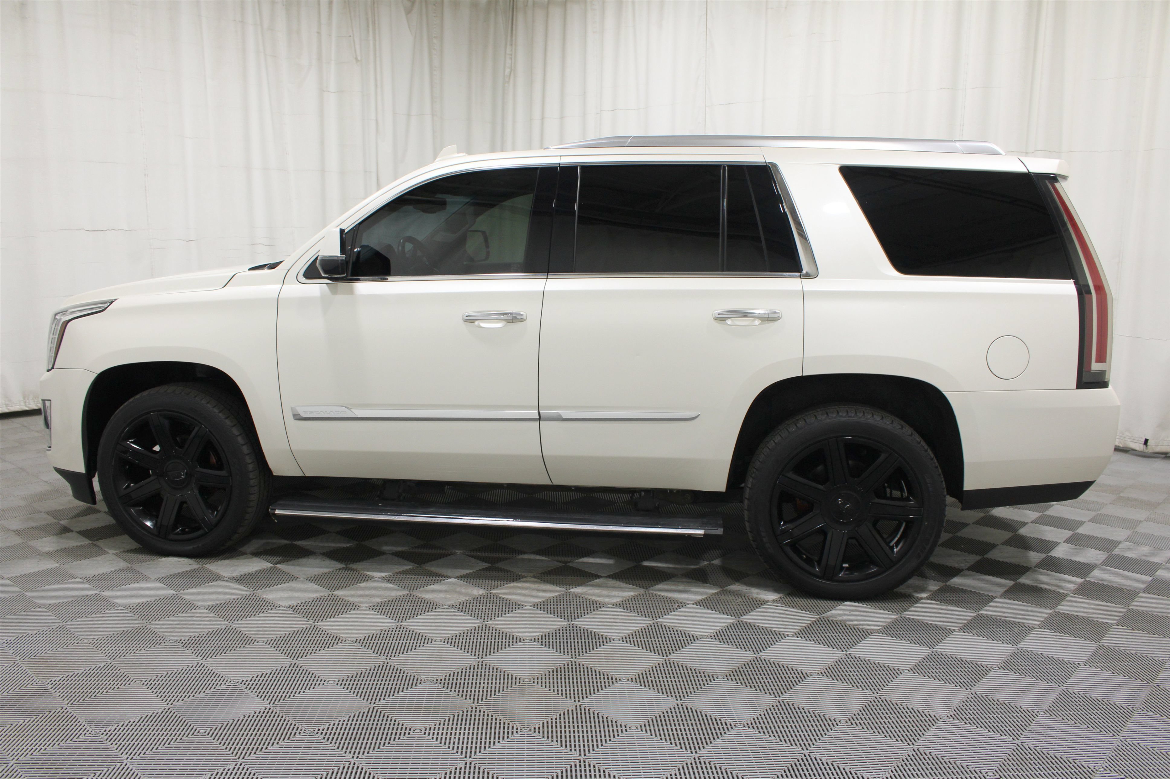 Used 2015 Cadillac Escalade Premium AWD/4WD image 38