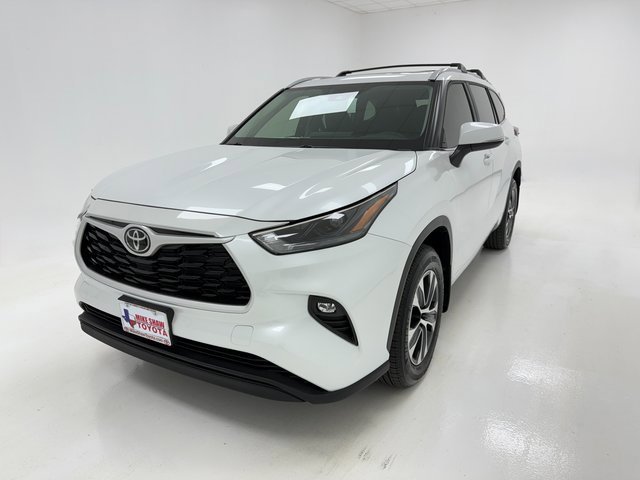 New 2026 Toyota Highlander XLE image 4