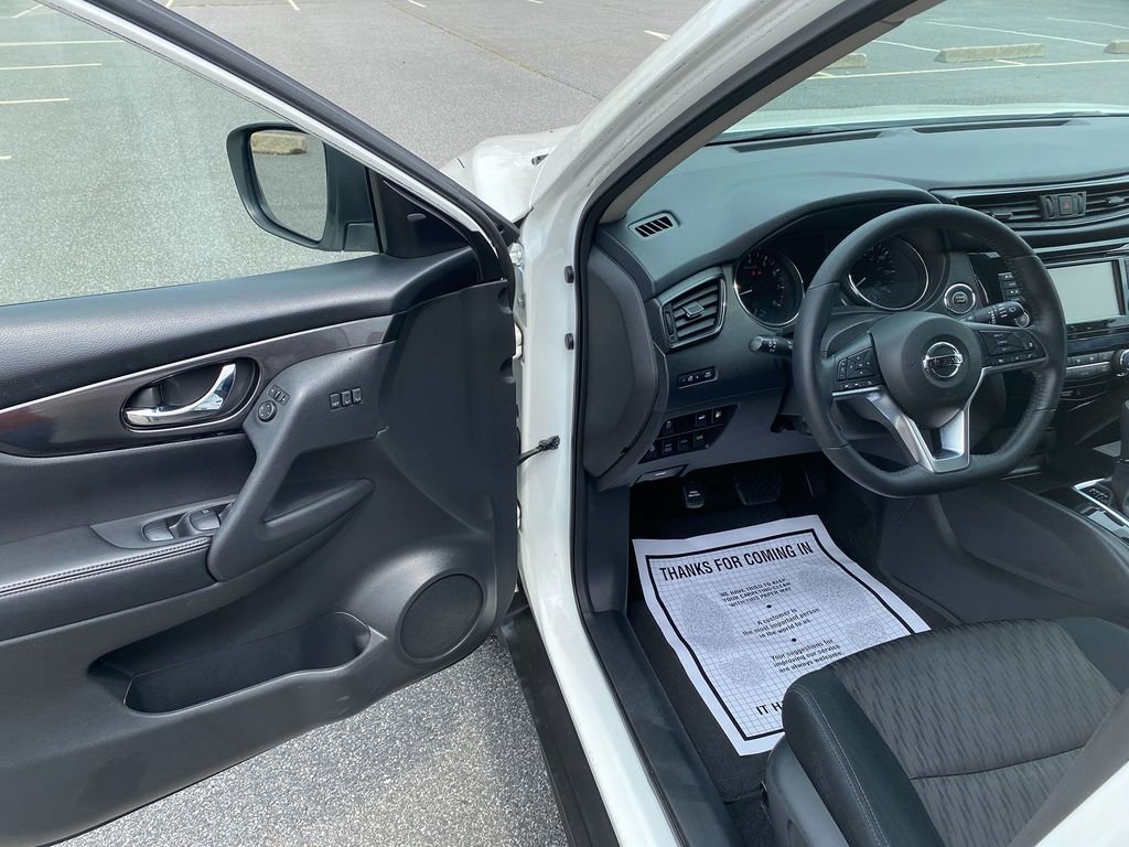 Used 2018 Nissan Rogue SV w/ Premium Package image 11