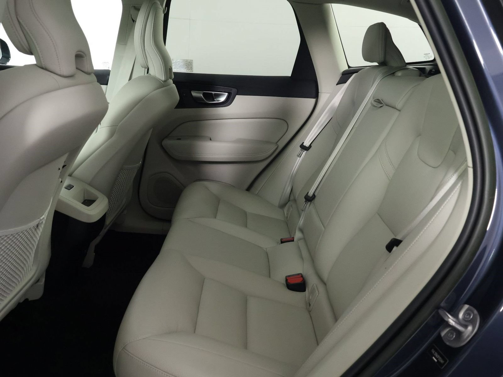 Used 2023 Volvo XC60 B5 Plus w/ Climate Package AWD/4WD image 30