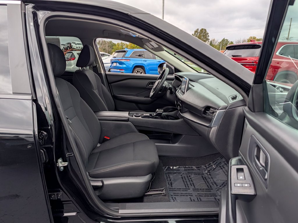 Used 2024 Nissan Rogue S AWD/4WD image 22
