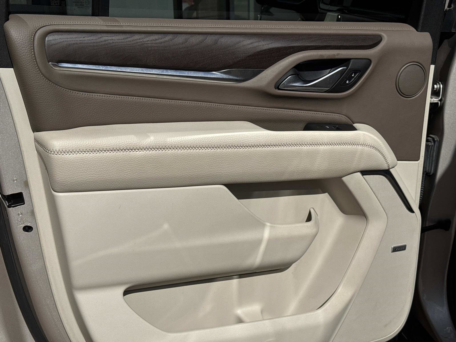 Used 2022 GMC Yukon XL Denali w/ Denali Premium Package image 12