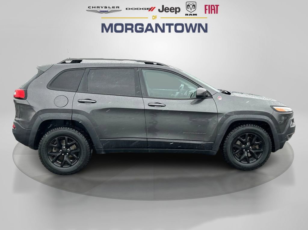 Used 2017 Jeep Cherokee Trailhawk image 4