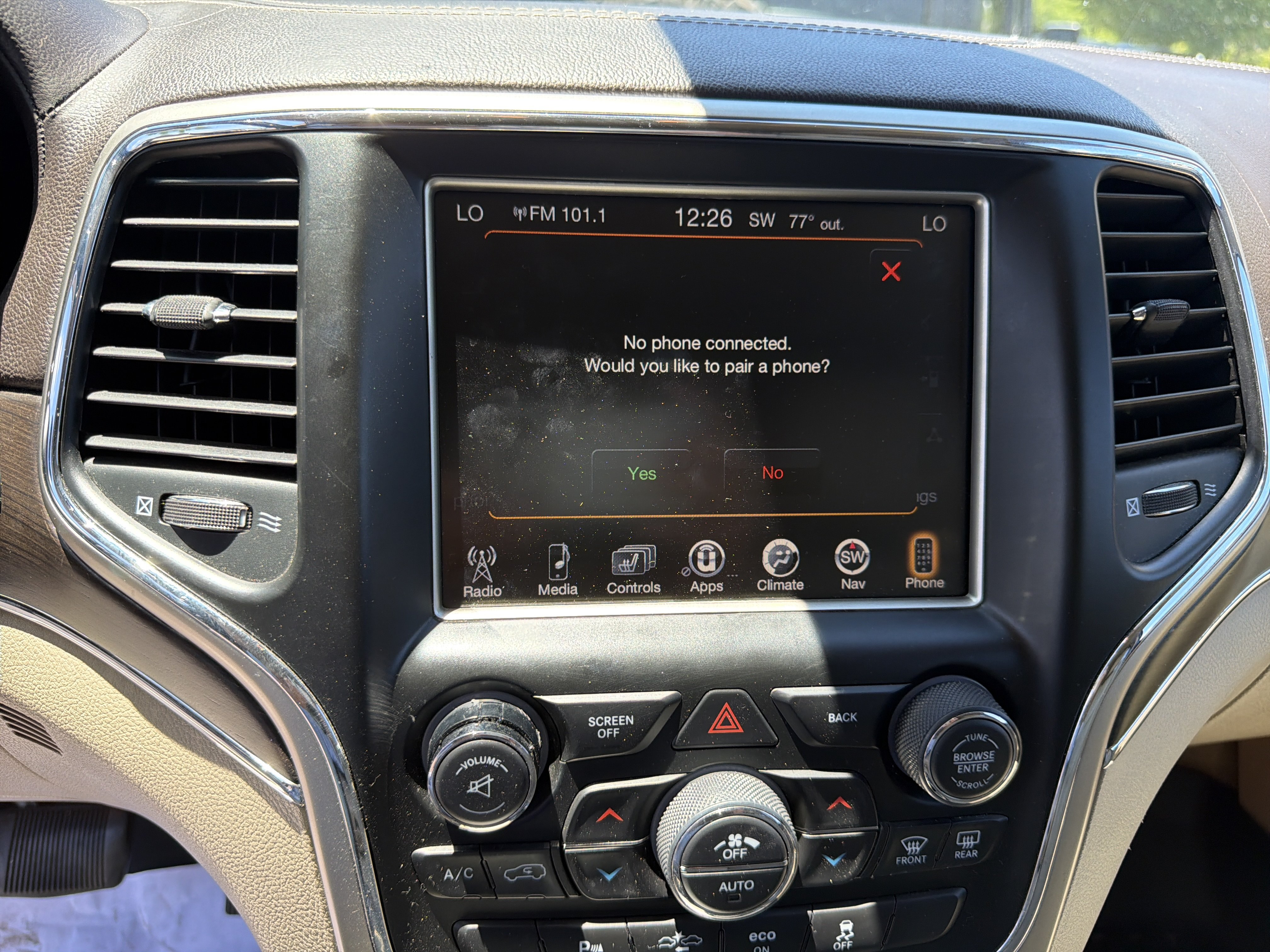 Used 2015 Jeep Grand Cherokee Overland w/ Advanced Technology Group AWD/4WD image 27