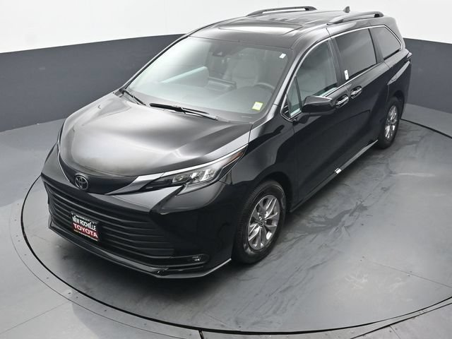 Used 2026 Toyota Sienna XLE AWD/4WD image 43