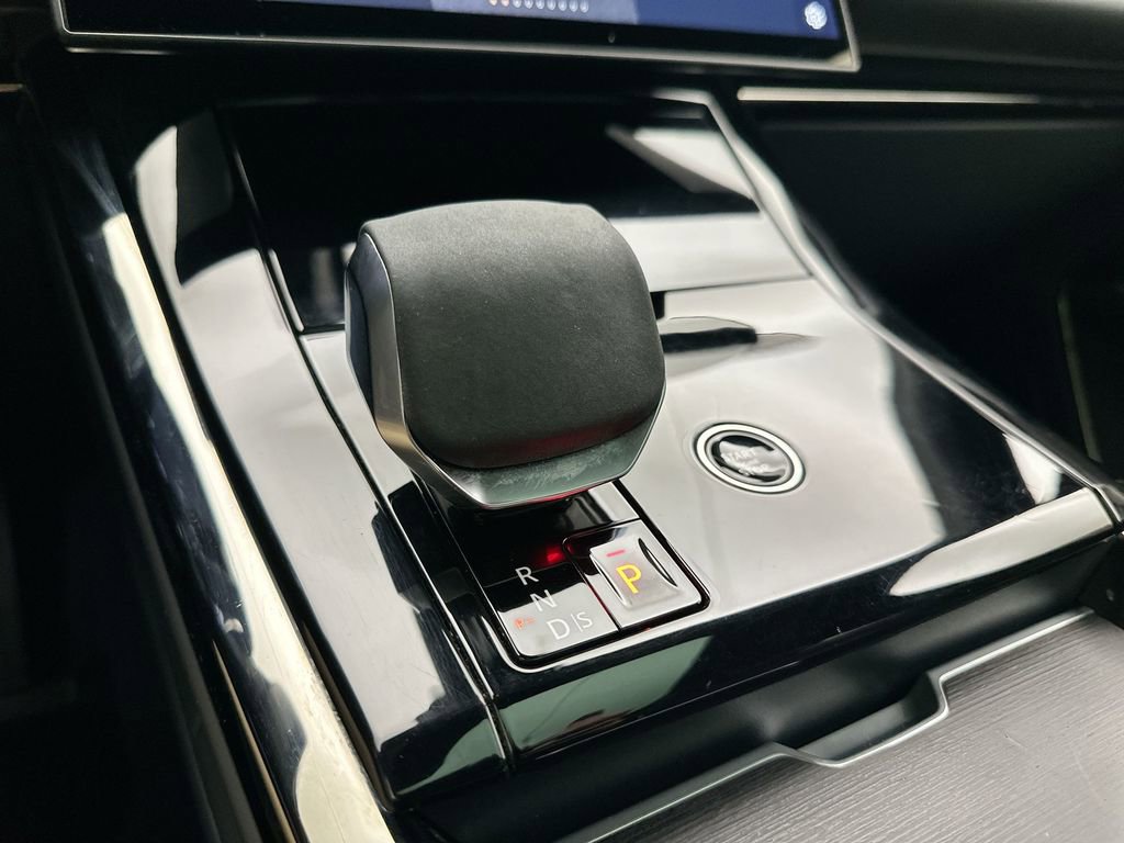 Used 2025 Land Rover Range Rover Sport SE image 24