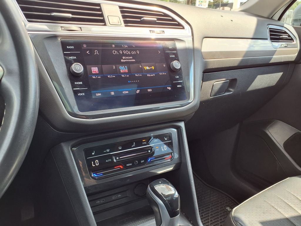 Used 2022 Volkswagen Tiguan SE w/ Panoramic Sunroof Package FWD image 29