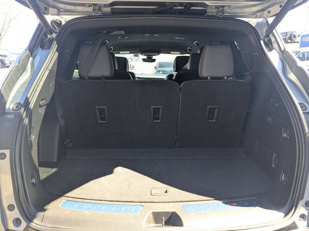 Used 2024 Buick Enclave Premium image 28