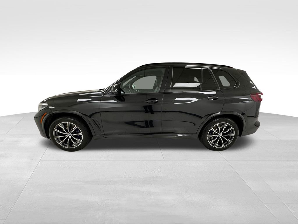 Used 2021 BMW X5 M50i image 4