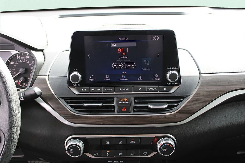 Used 2024 Nissan Altima 2.5 SV image 17