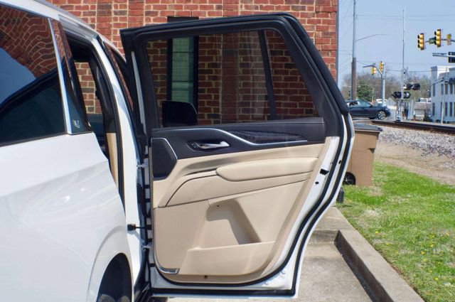 Used 2021 Cadillac Escalade Premium Luxury w/ Performance Package AWD/4WD image 55