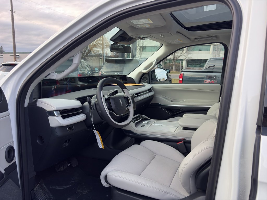 New 2026 Lincoln Navigator Reserve image 7