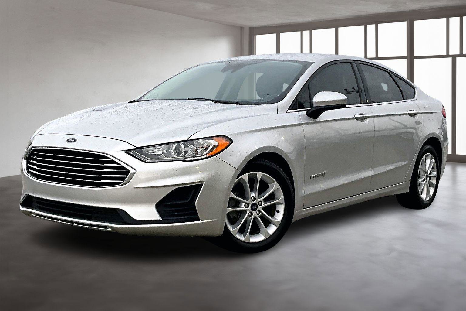 Used 2019 Ford Fusion SE image 2