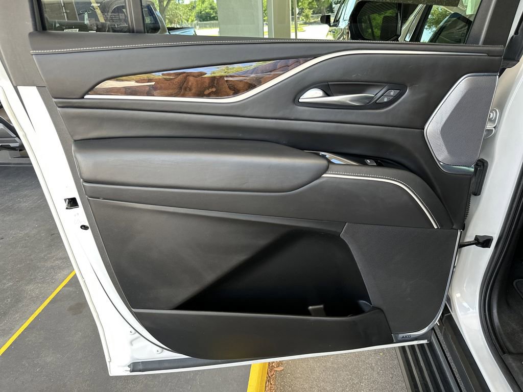 Used 2022 Cadillac Escalade ESV Sport Platinum w/ LPO, ONYX Package AWD/4WD image 26