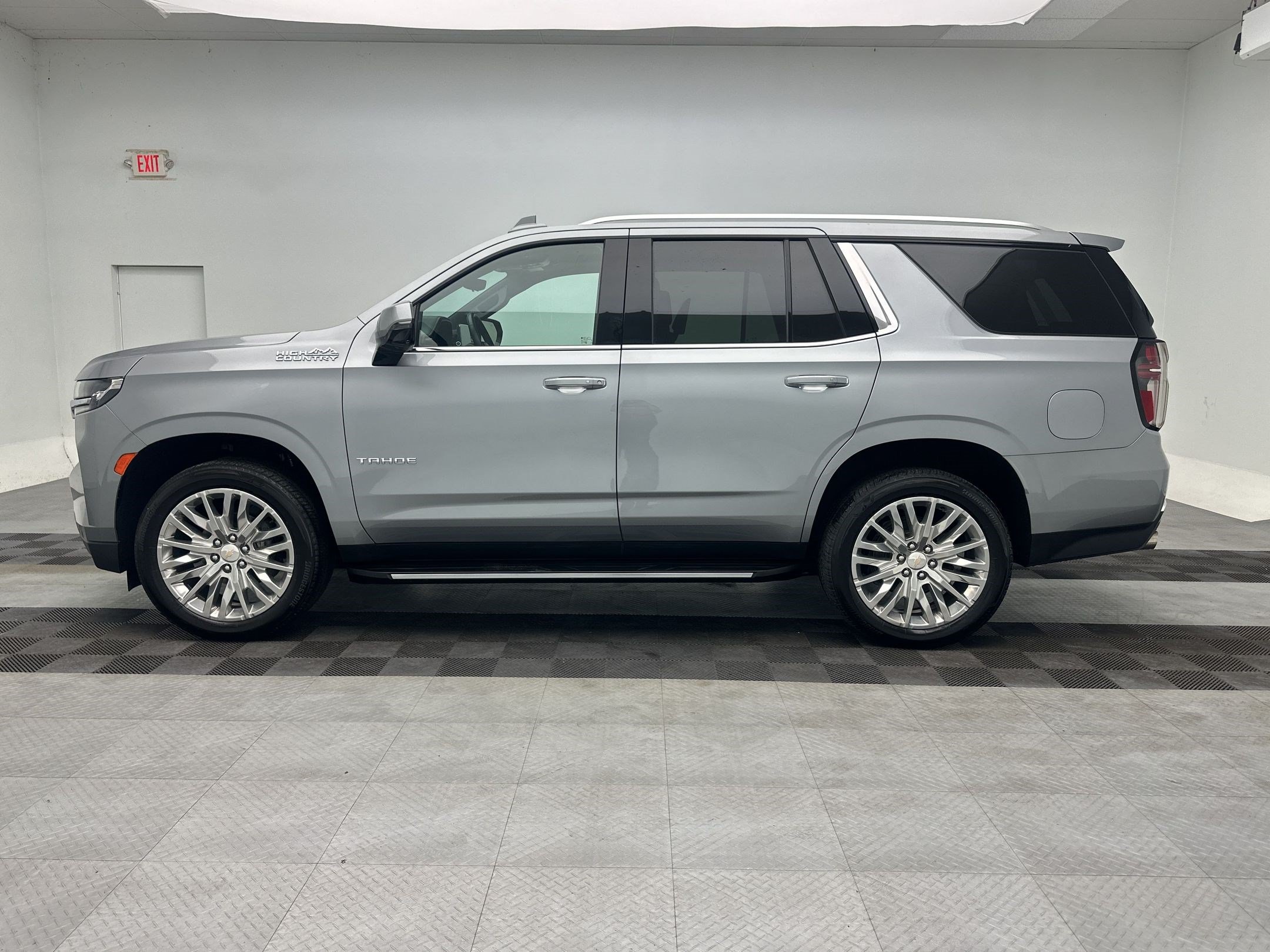 Certified 2023 Chevrolet Tahoe High Country AWD/4WD image 2