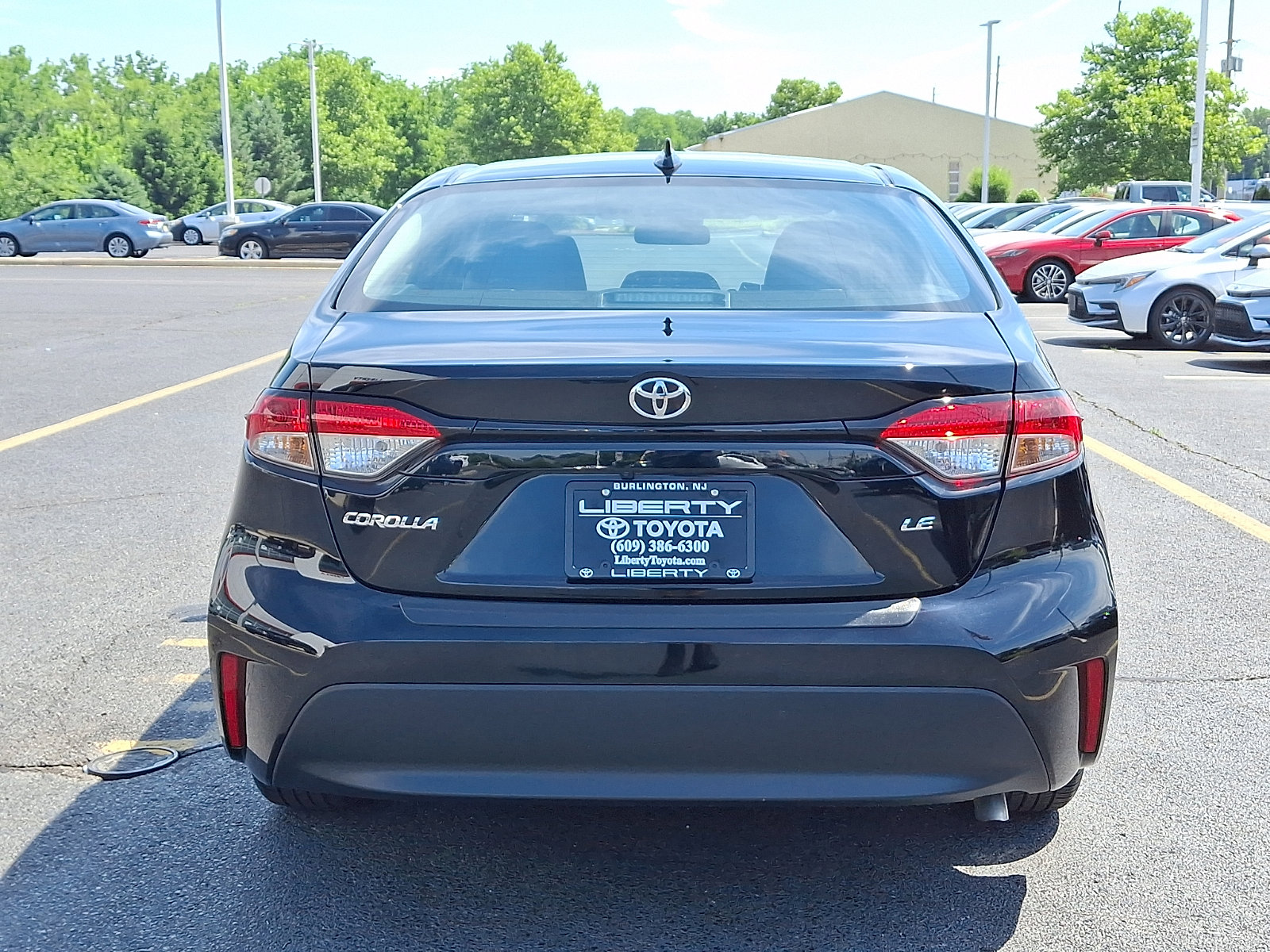 Used 2023 Toyota Corolla LE FWD image 5
