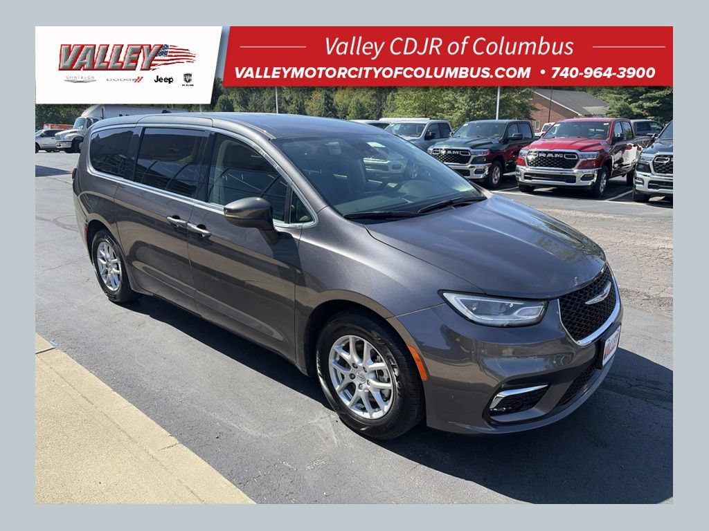 Used 2023 Chrysler Pacifica Touring-L