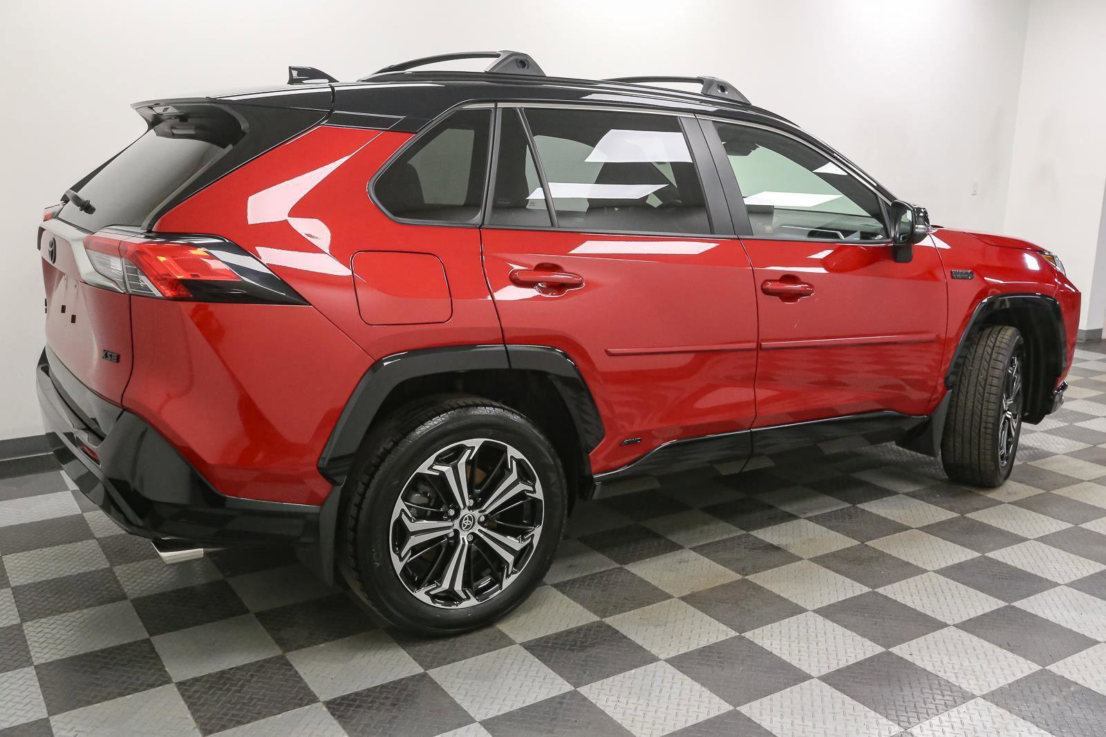 Used 2024 Toyota RAV4 XSE w/ Weather Package image 9