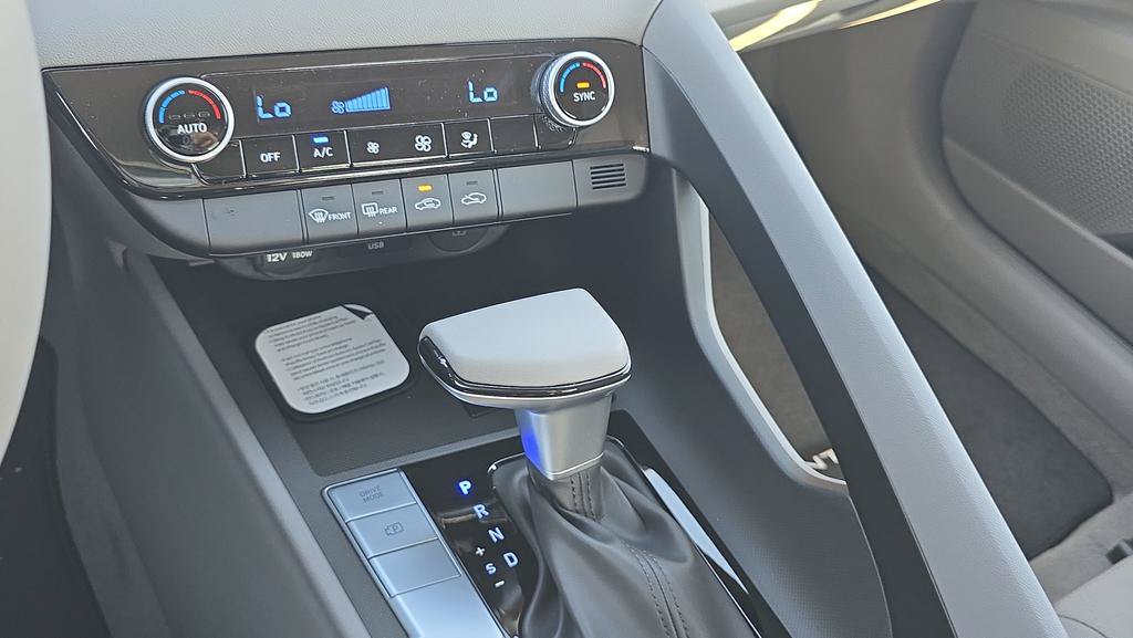 New 2026 Hyundai Elantra Sport FWD image 21