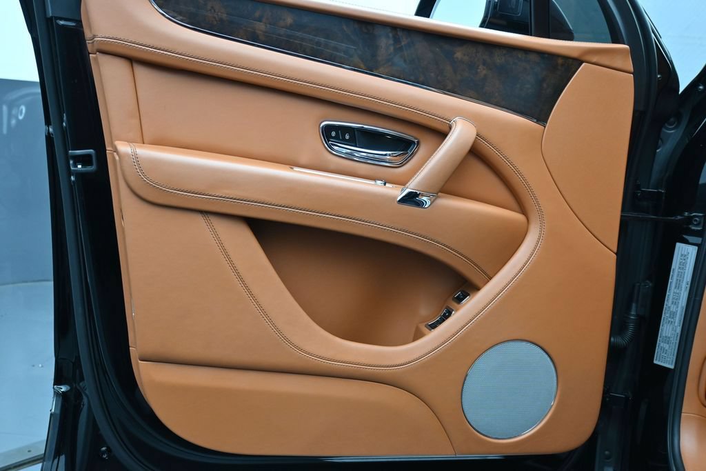 Used 2019 Bentley Bentayga AWD/4WD image 9