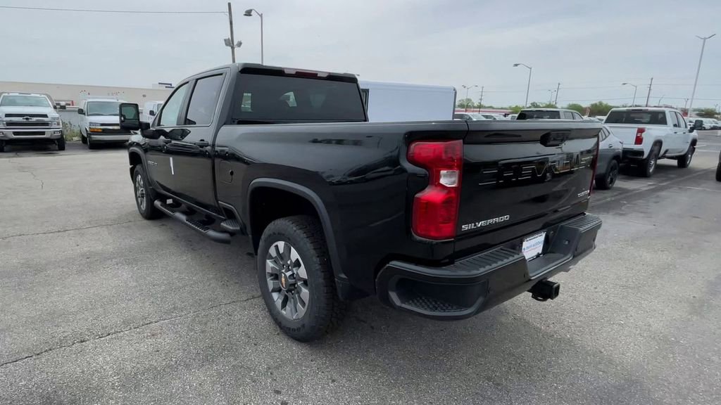 Used 2025 Chevrolet Silverado 2500 Custom w/ Custom Value Package image 8