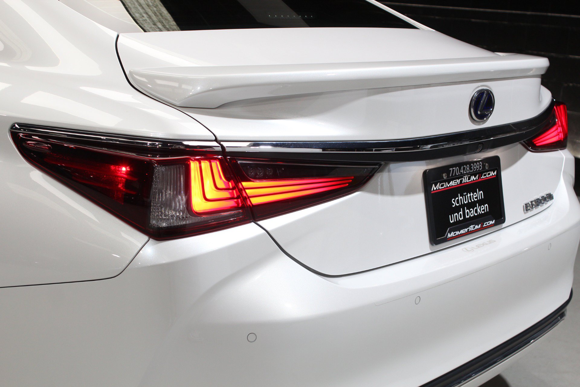 Used 2022 Lexus ES 300h Ultra Luxury w/ Accessory Package 2 FWD image 11