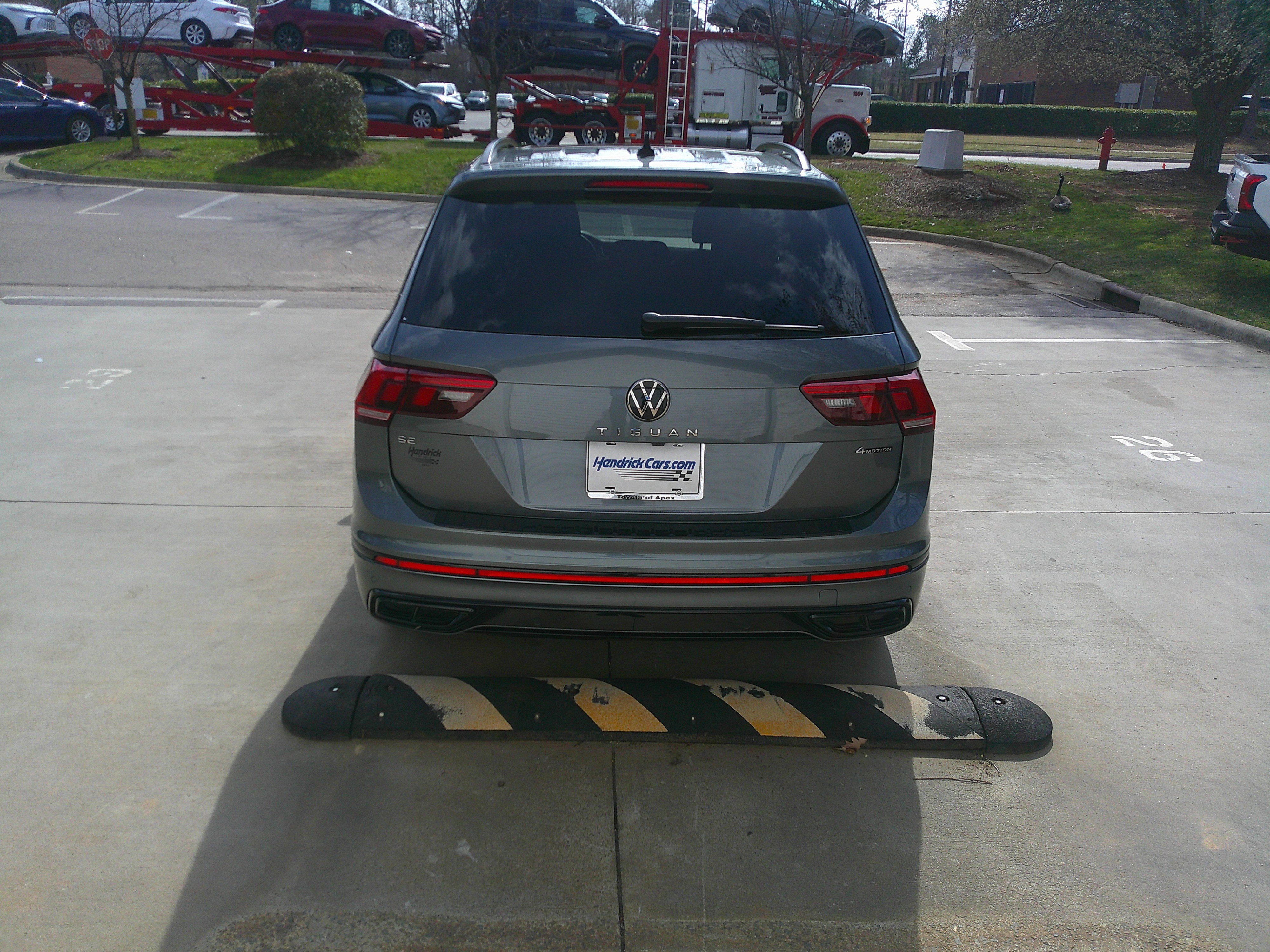 Used 2024 Volkswagen Tiguan SE R-Line image 11