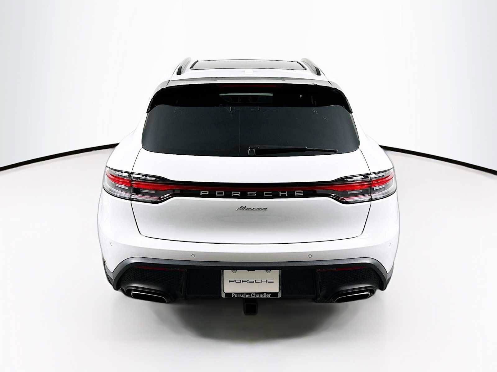 Certified 2025 Porsche Macan image 10