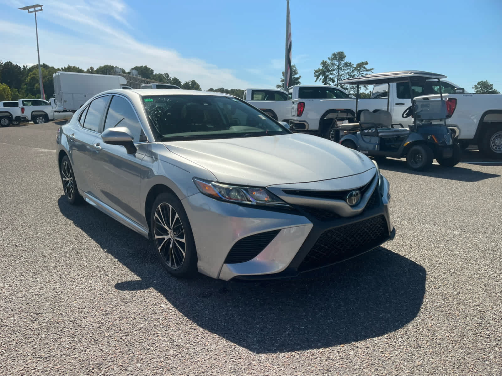 Used 2020 Toyota Camry SE FWD image 3