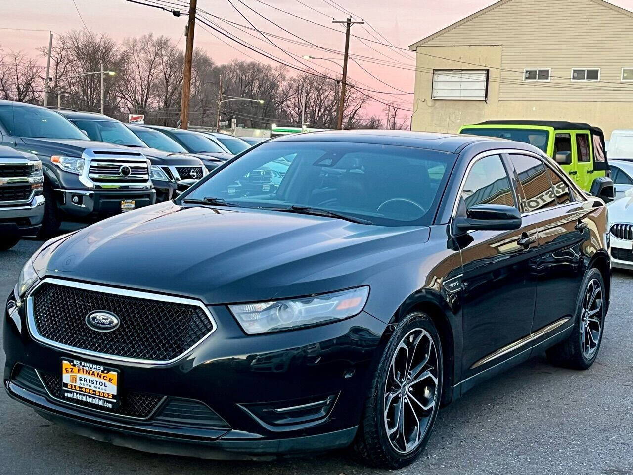 Used 2013 Ford Taurus SHO image 3
