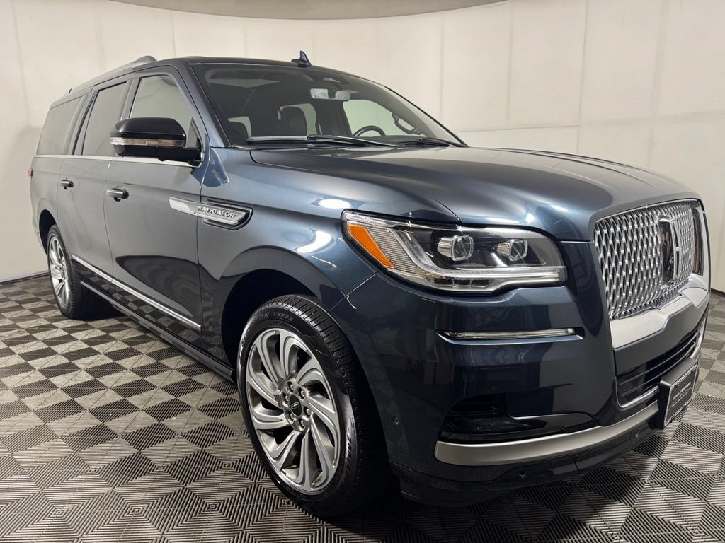 Used 2024 Lincoln Navigator L Reserve w/ Equipment Group 201A AWD/4WD image 7