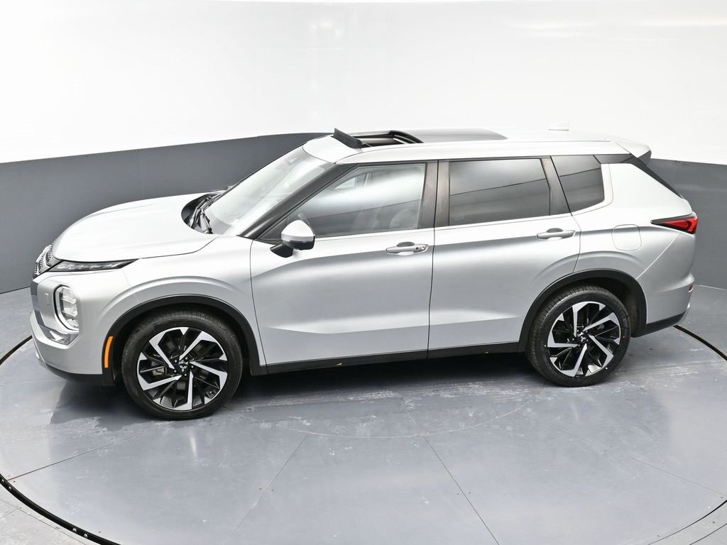 Used 2023 Mitsubishi Outlander SE image 46