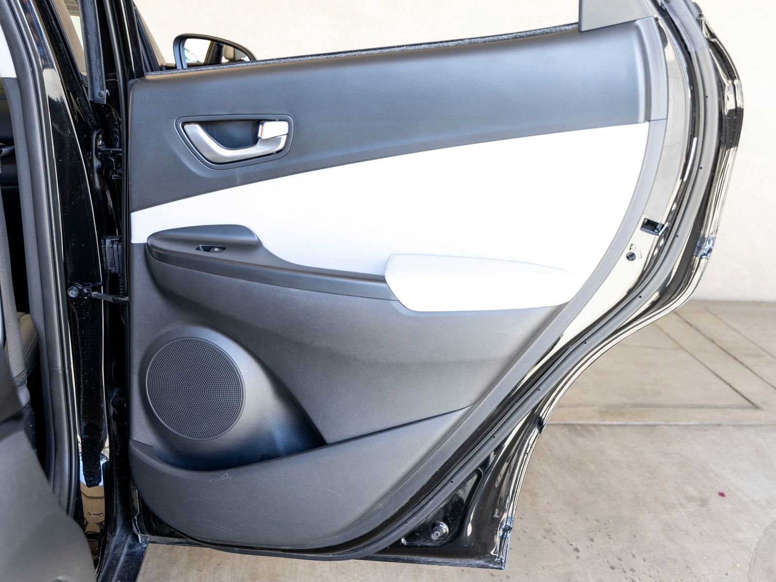 Used 2023 Hyundai Kona Limited image 23