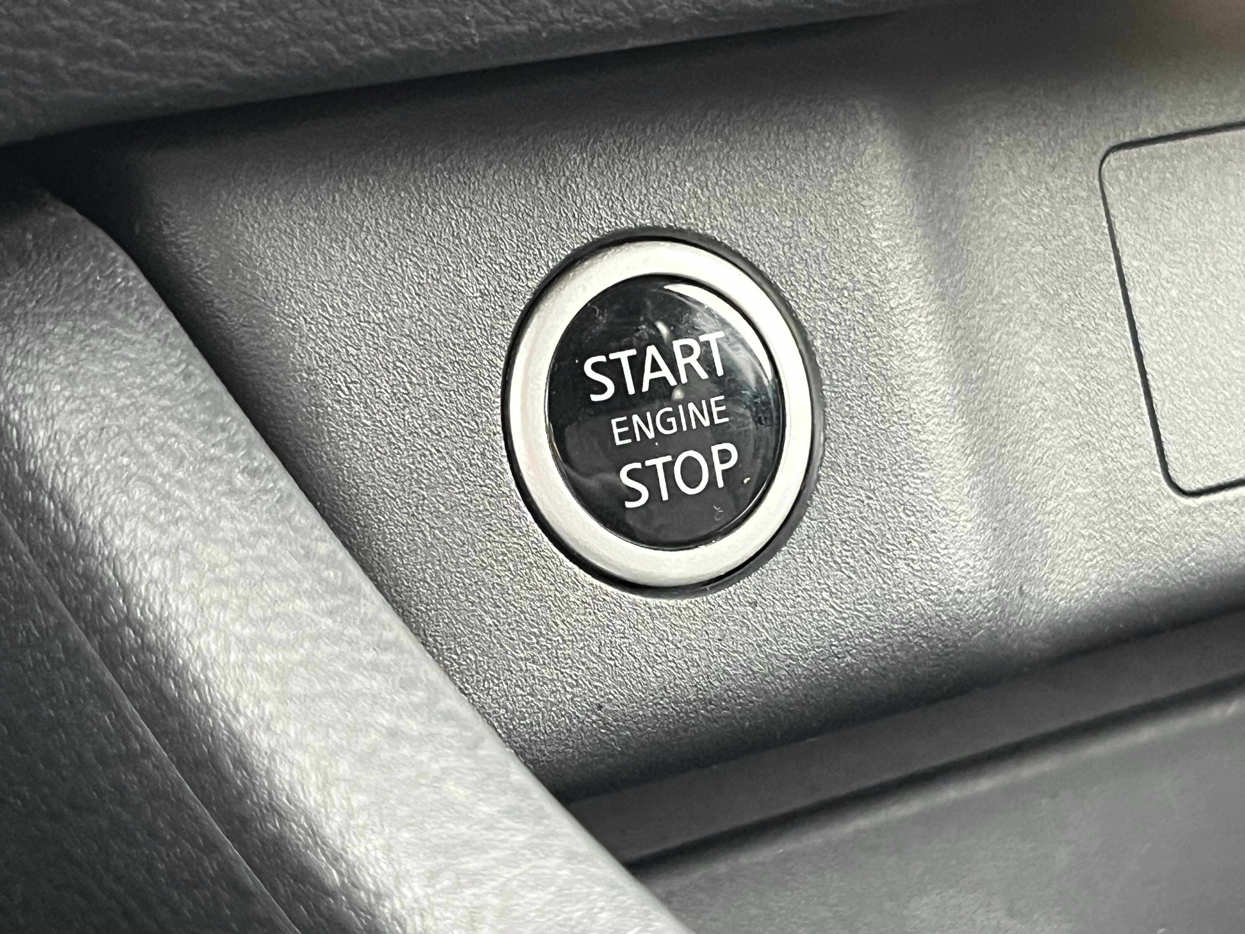 Used 2022 Nissan Rogue SV image 32