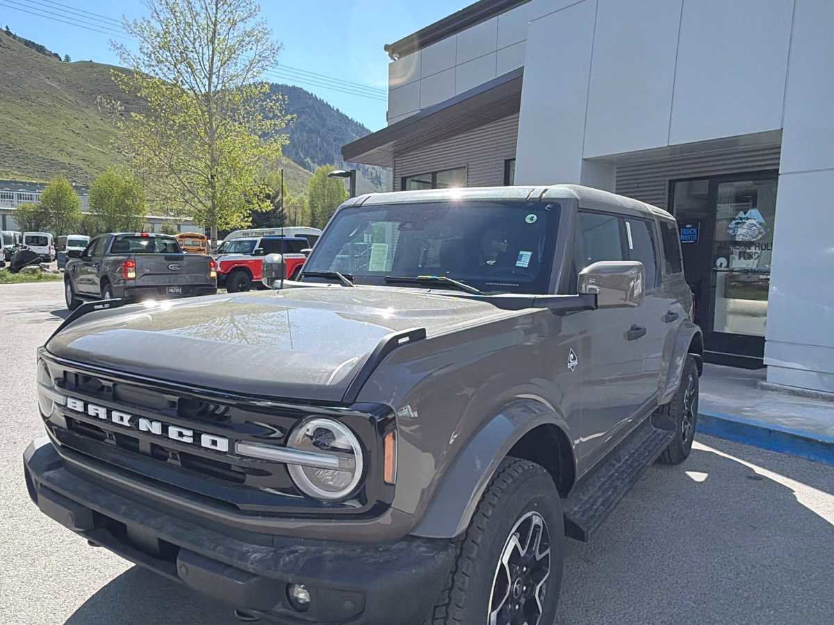 New 2026 Ford Bronco Outer Banks AWD/4WD image 3