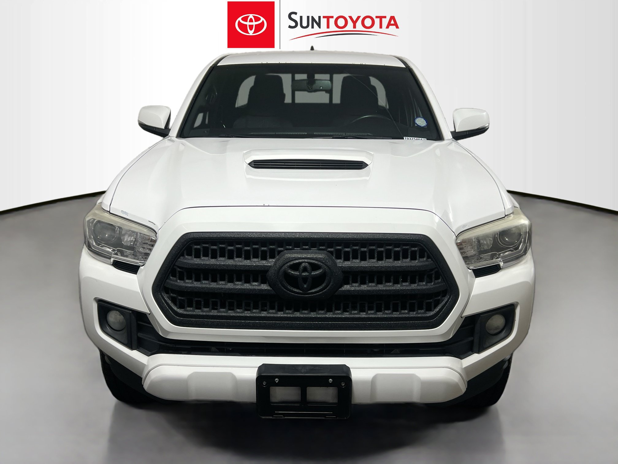 Used 2017 Toyota Tacoma TRD Sport w/ Tow Package (A/T) AWD/4WD image 10