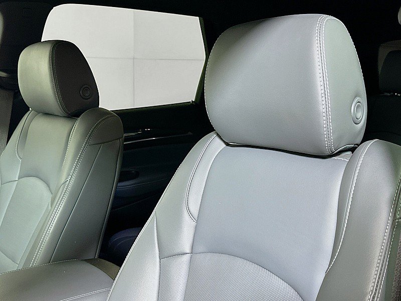 Used 2023 Buick Enclave Essence w/ Sport Touring Edition FWD image 19